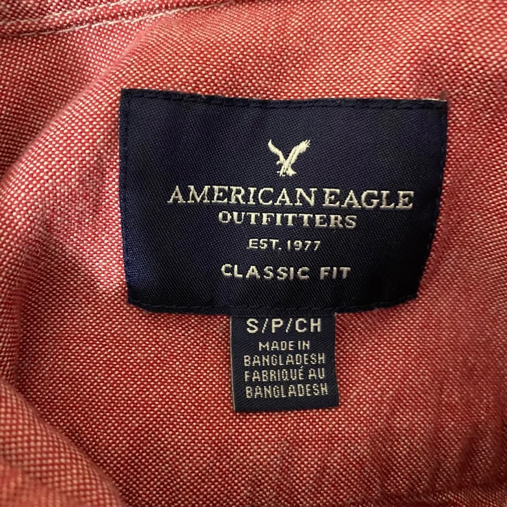 American Eagle Outfitters AEO Classic Fit Red Men's Button Down Shirt Size Small